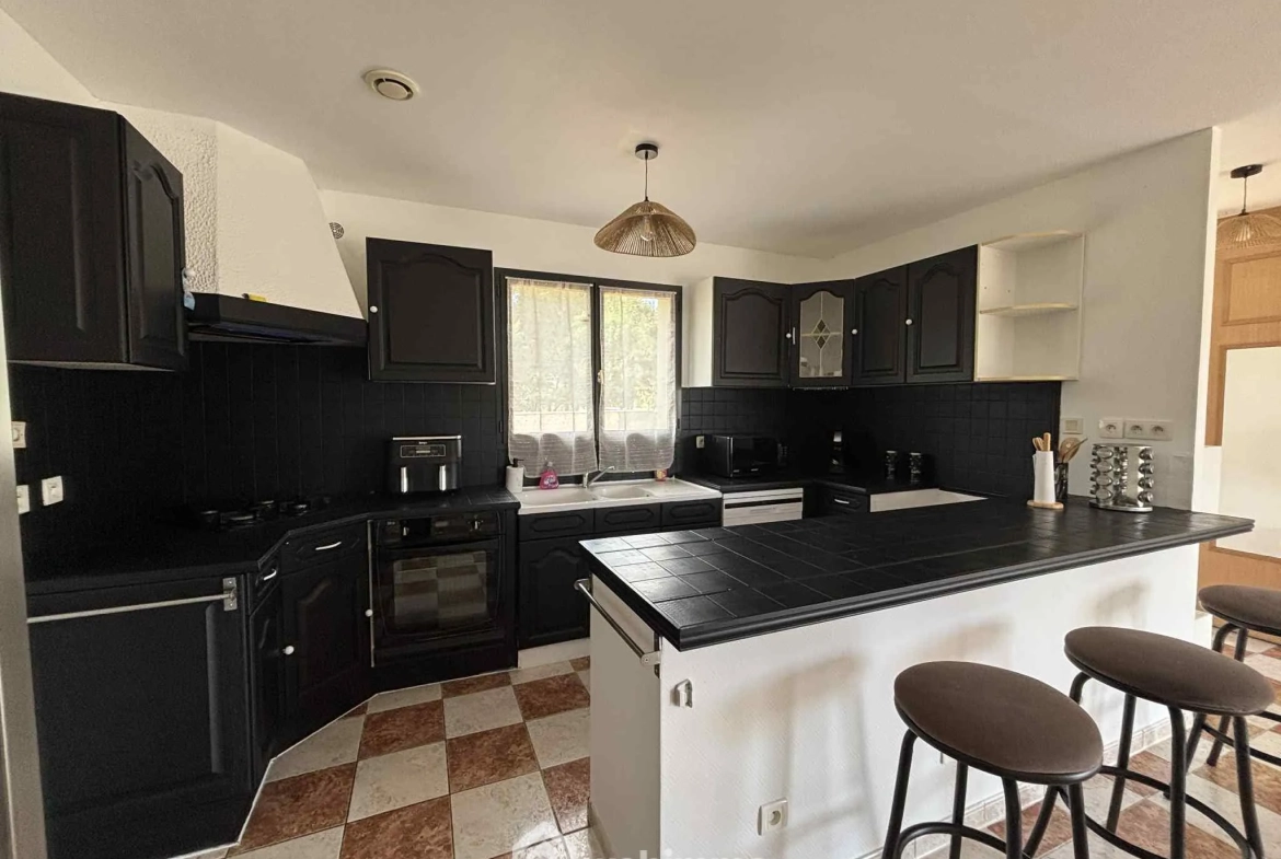 Maison de plain-pied de 97 m² à Ingrandes avec jardin et garage 