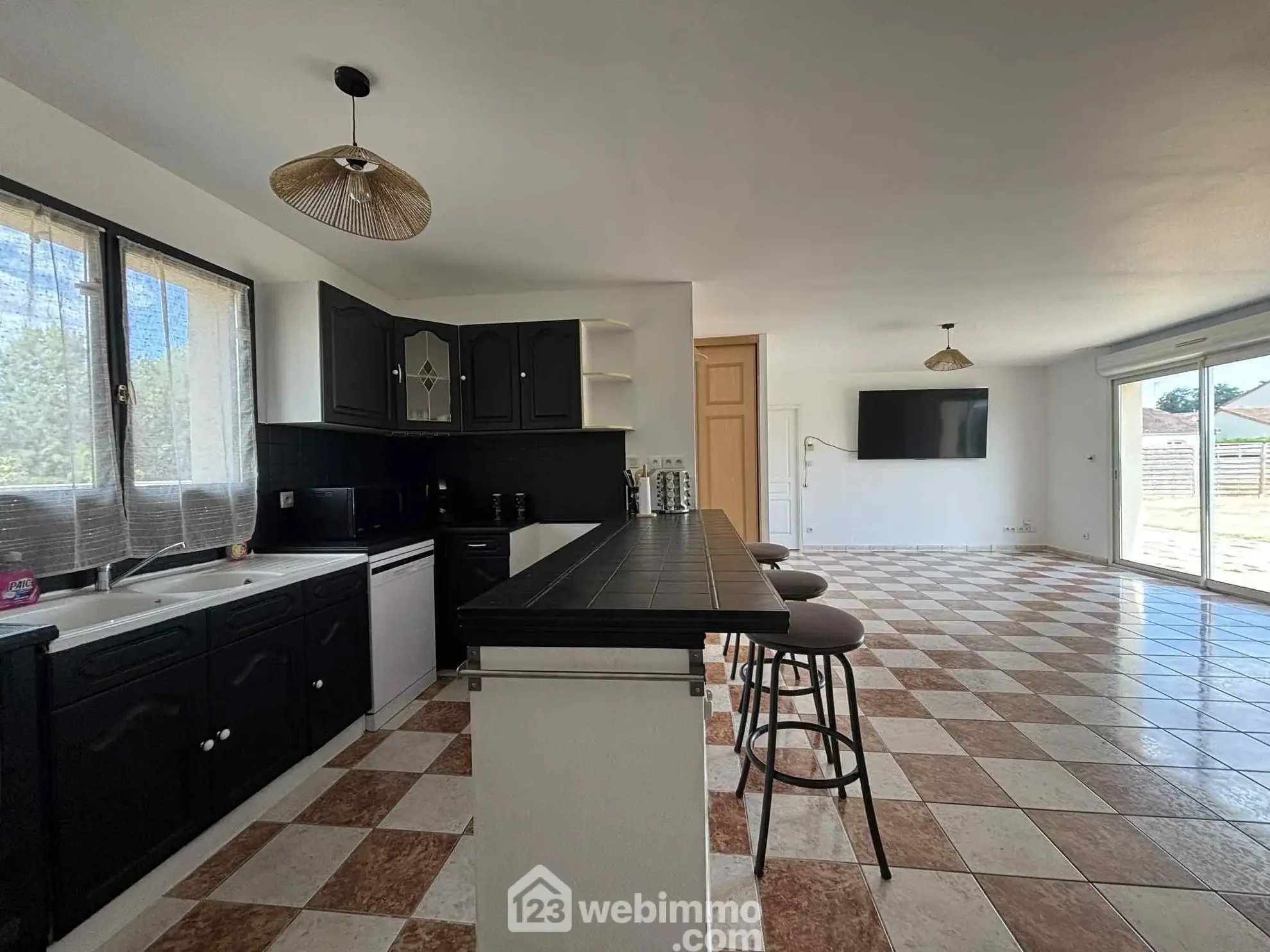 Maison de plain-pied de 97 m² à Ingrandes avec jardin et garage 