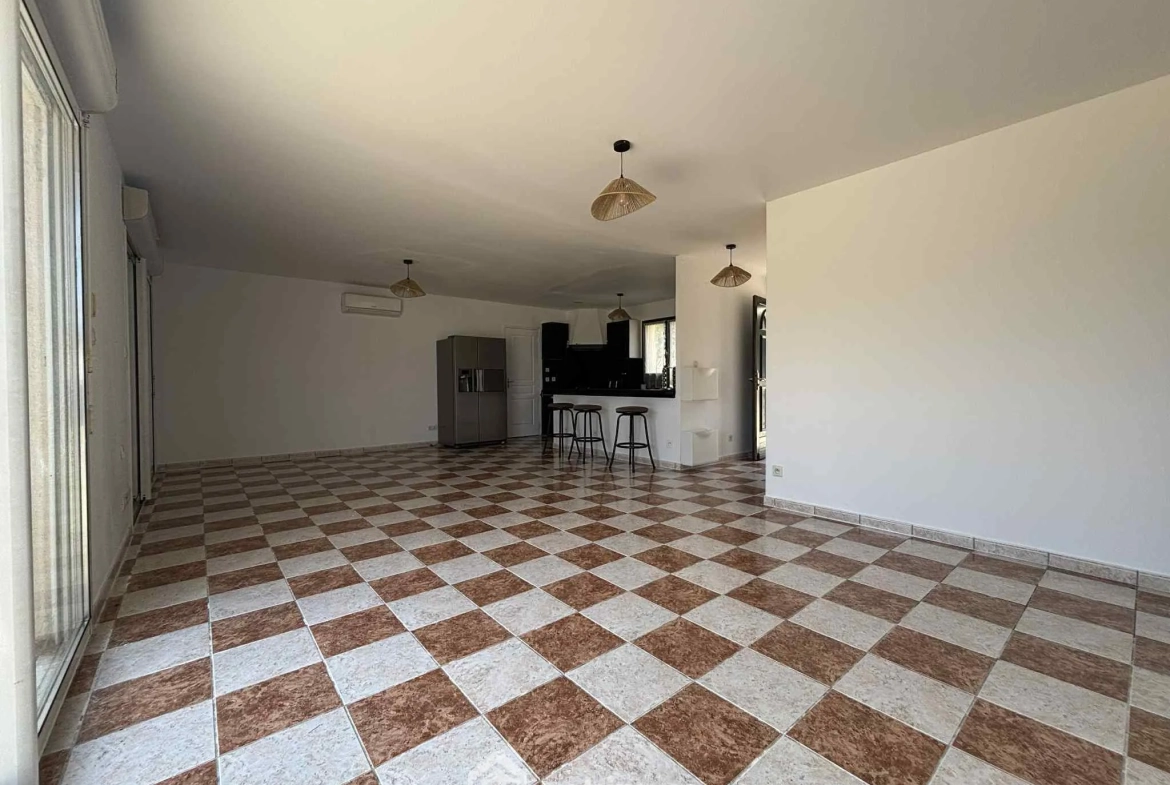 Maison de plain-pied de 97 m² à Ingrandes avec jardin et garage 