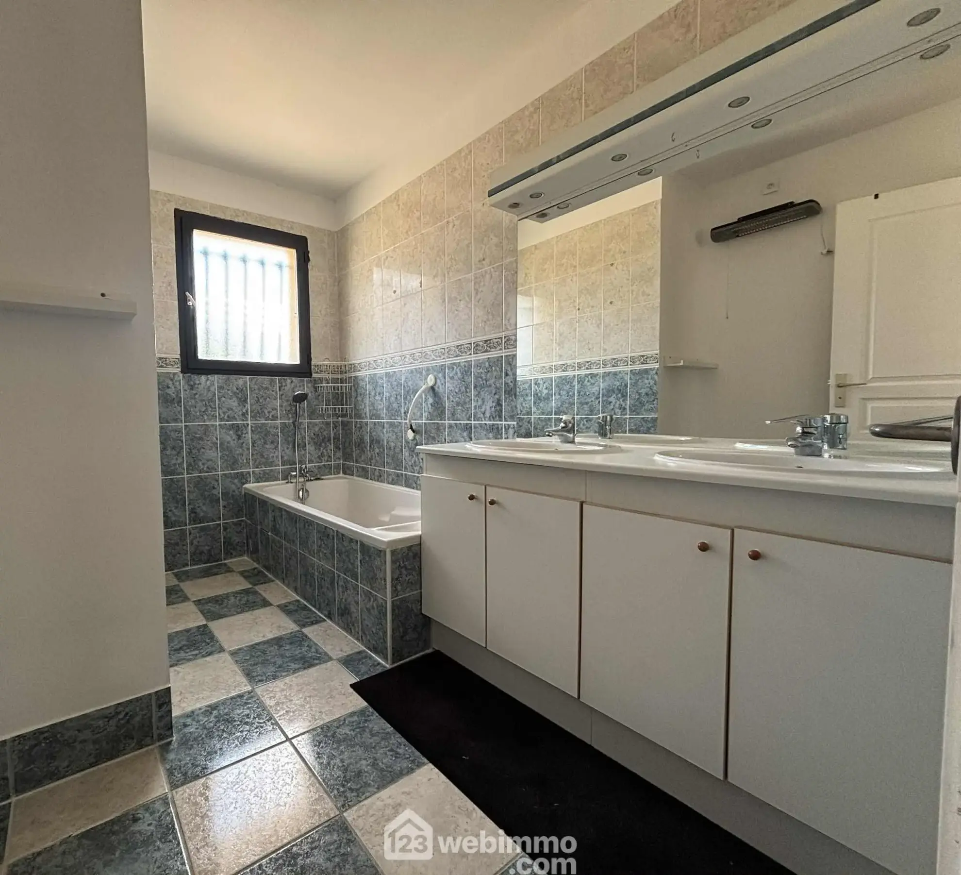 Maison de plain-pied de 97 m² à Ingrandes avec jardin et garage 