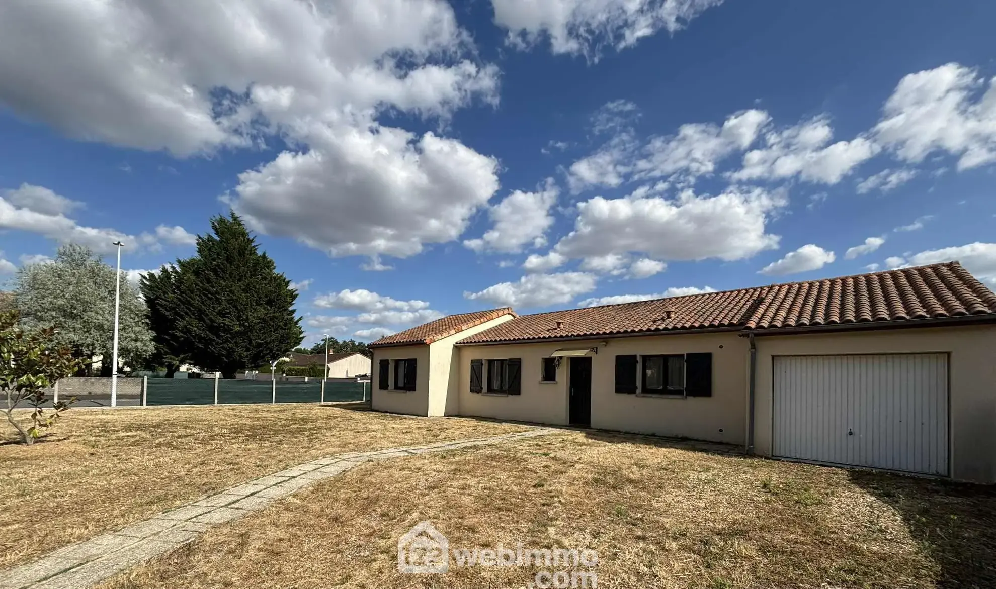 Maison de plain-pied de 97 m² à Ingrandes avec jardin et garage 