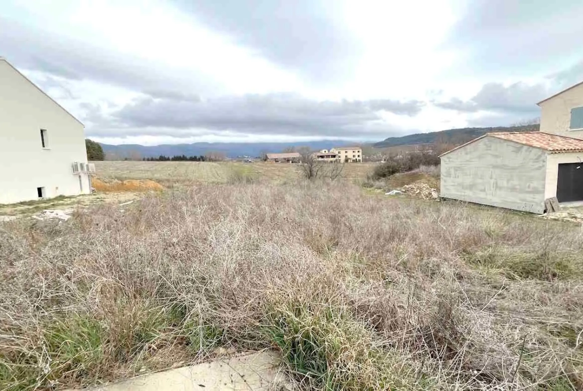 Terrain viabilisé de 750 m² à Gargas avec vue sur la campagne 