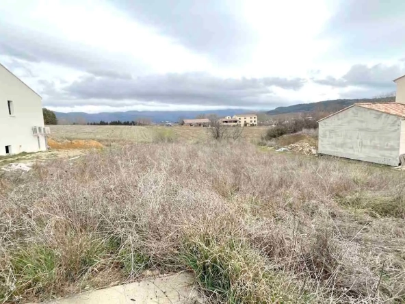 Terrain viabilisé de 750 m² à Gargas avec vue sur la campagne