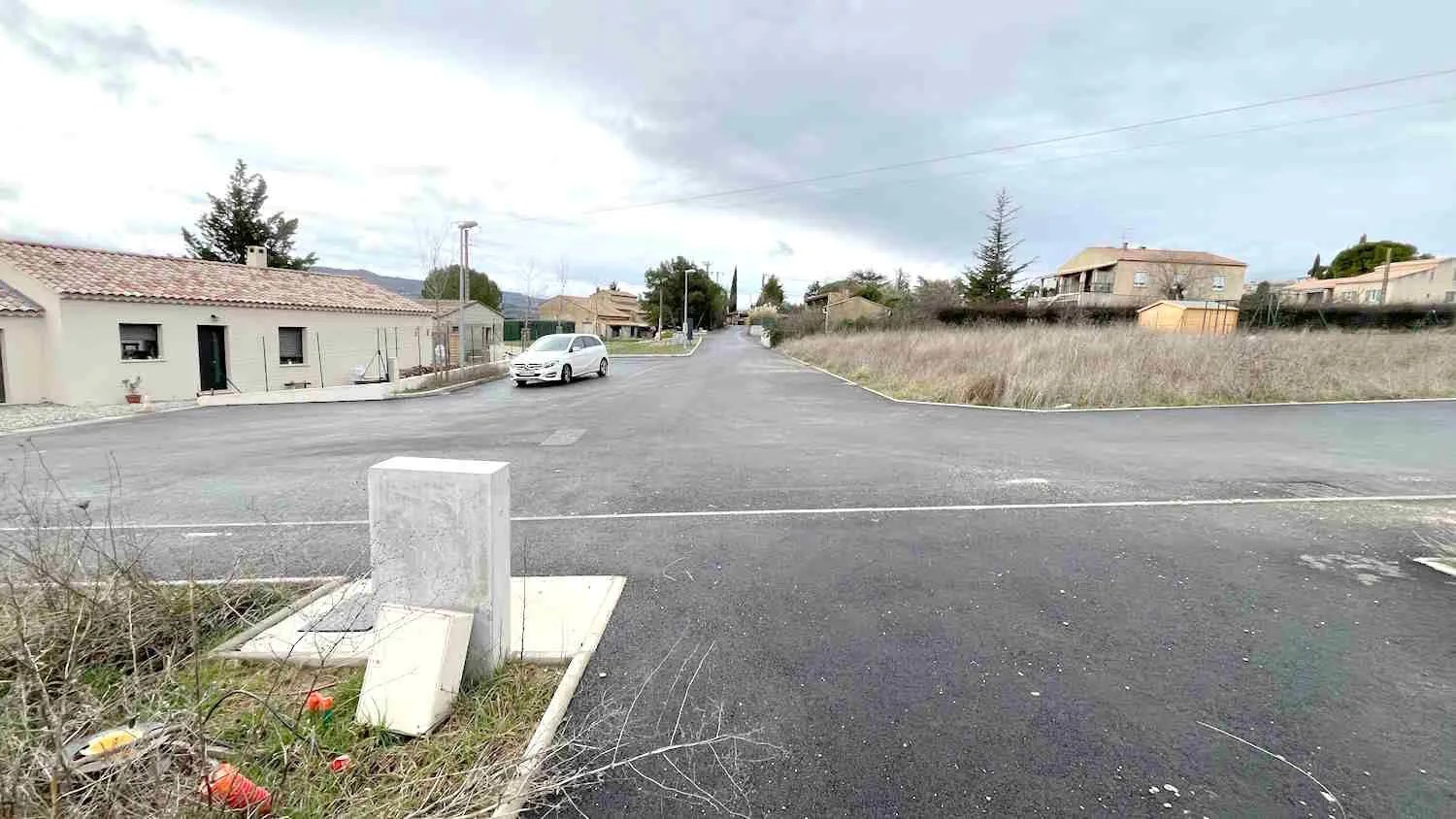 Terrain viabilisé de 750 m² à Gargas avec vue sur la campagne 