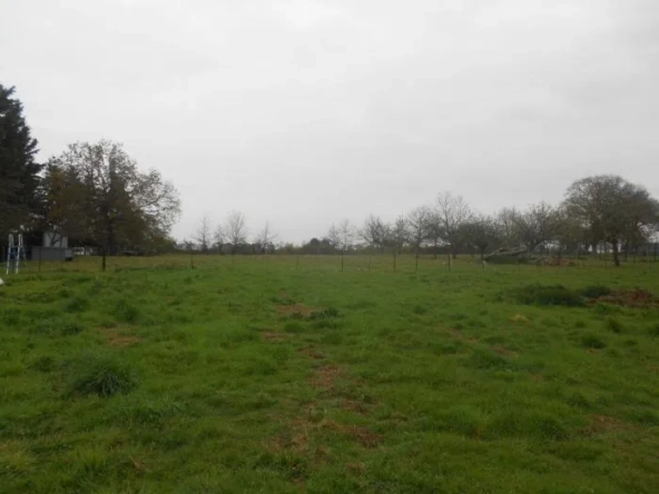 Terrain constructible de 678 m² à Saint-Jean-du-Cardonnay, proche Rouen