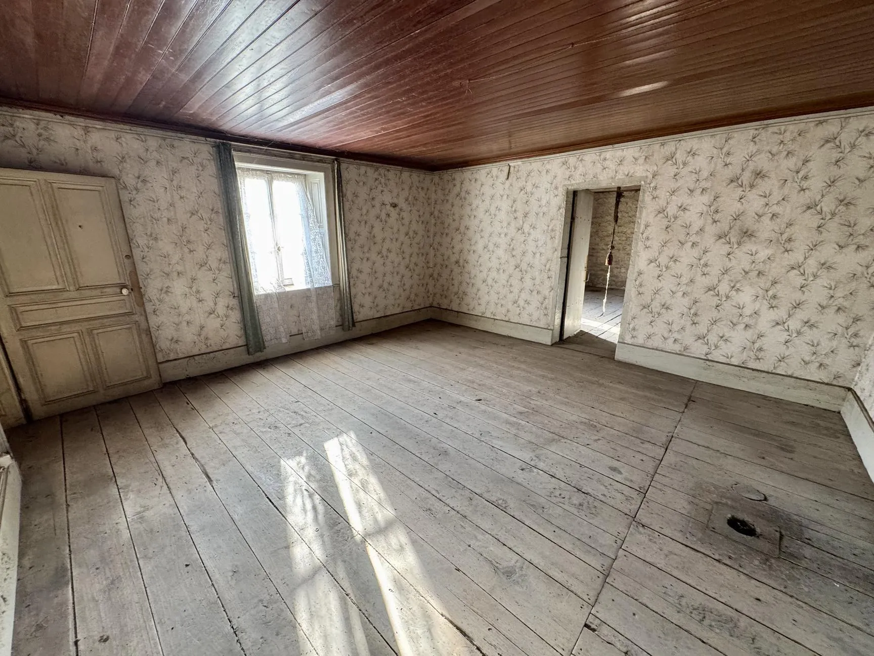 Ancien corps de ferme à rénover à 15 min d'Épinal avec grand potentiel 