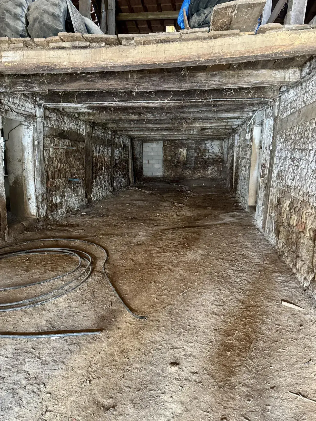 Ancien corps de ferme à rénover à 15 min d'Épinal avec grand potentiel 
