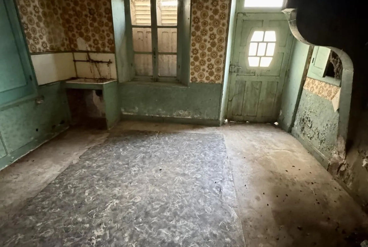 Ancien corps de ferme à rénover à 15 min d'Épinal avec grand potentiel 