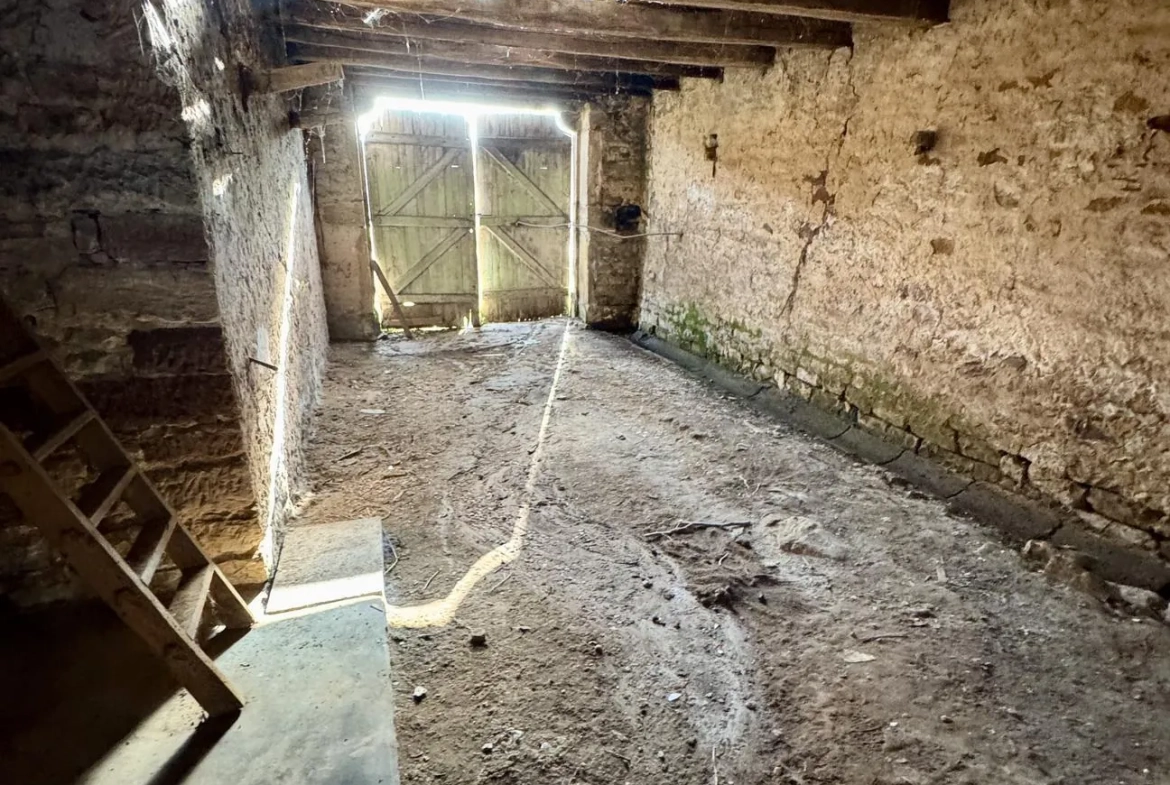 Ancien corps de ferme à rénover à 15 min d'Épinal avec grand potentiel 