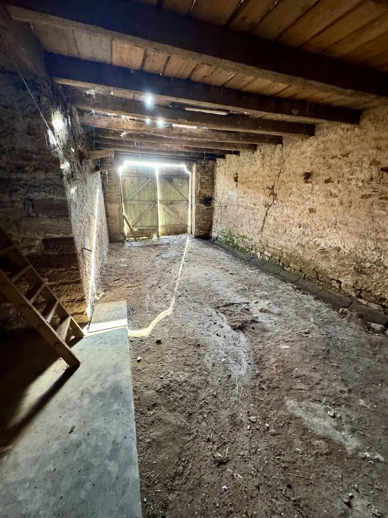 Ancien corps de ferme à rénover à 15 min d'Épinal avec grand potentiel 