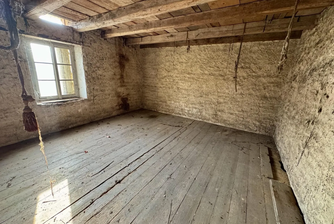 Ancien corps de ferme à rénover à 15 min d'Épinal avec grand potentiel 