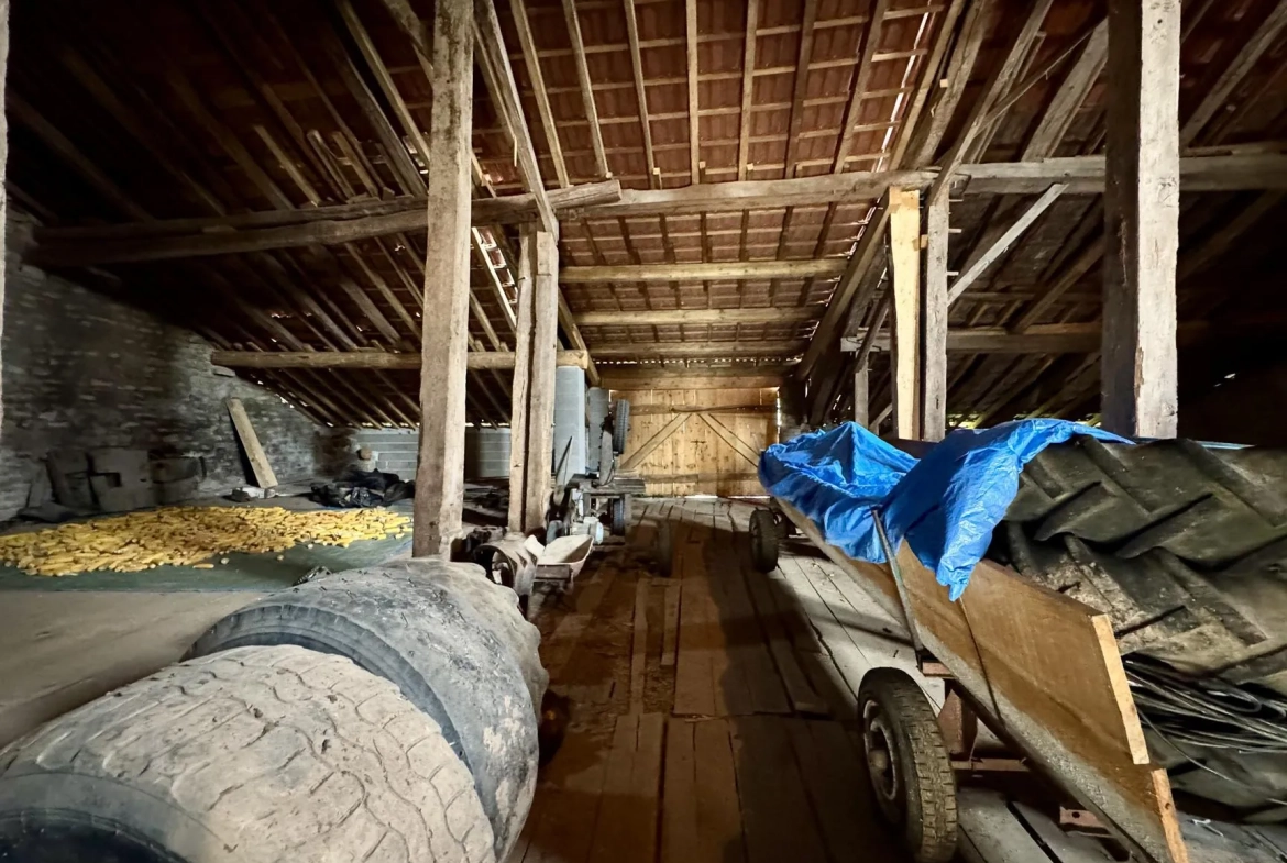 Ancien corps de ferme à rénover à 15 min d'Épinal avec grand potentiel 