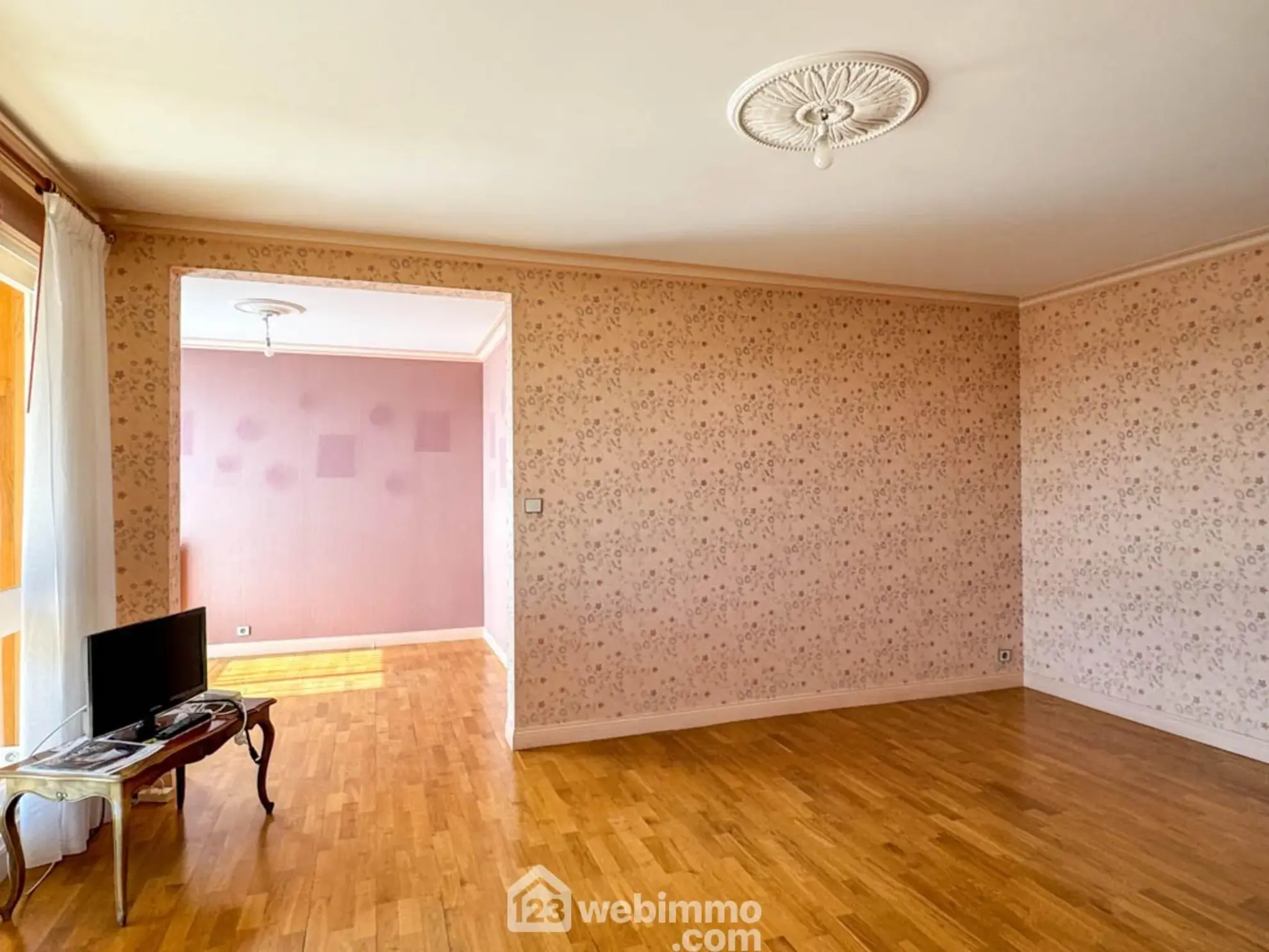 Appartement T5 de 109 m² à Cholet à vendre, à rafraîchir, avec parking 