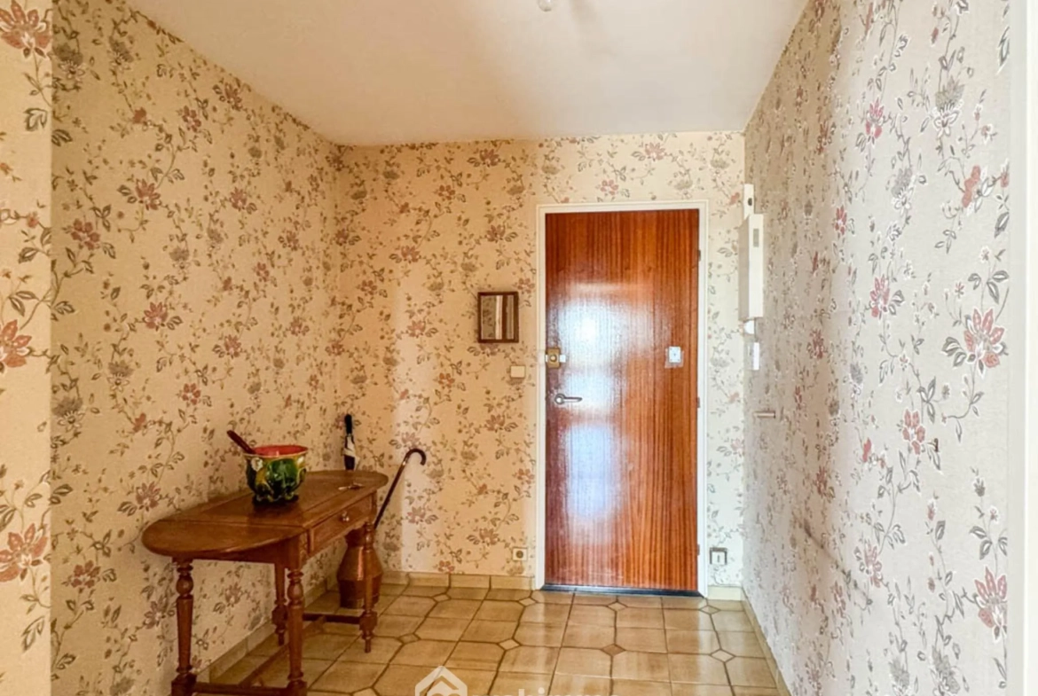 Appartement T5 de 109 m² à Cholet à vendre, à rafraîchir, avec parking 