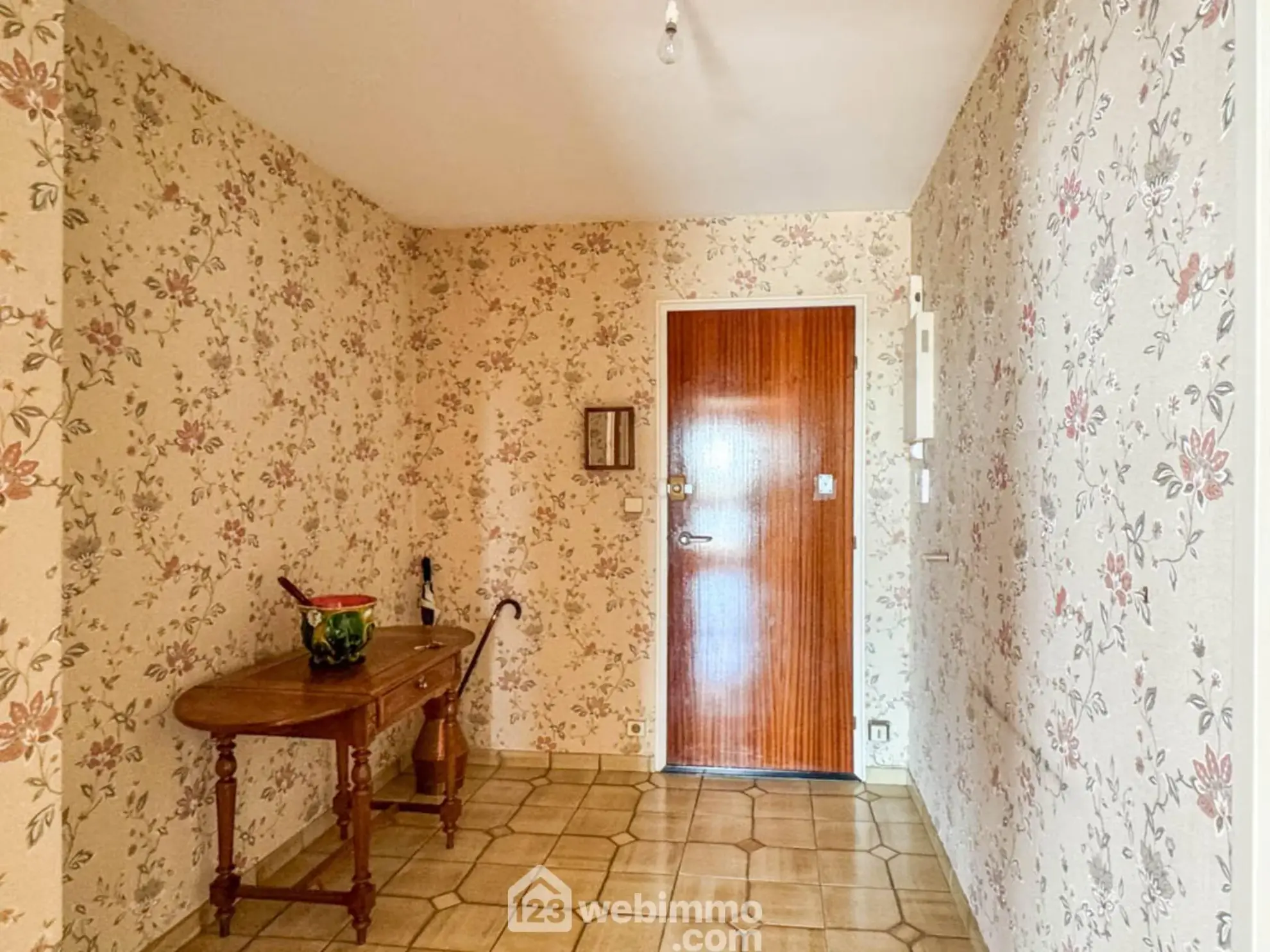 Appartement T5 de 109 m² à Cholet à vendre, à rafraîchir, avec parking 