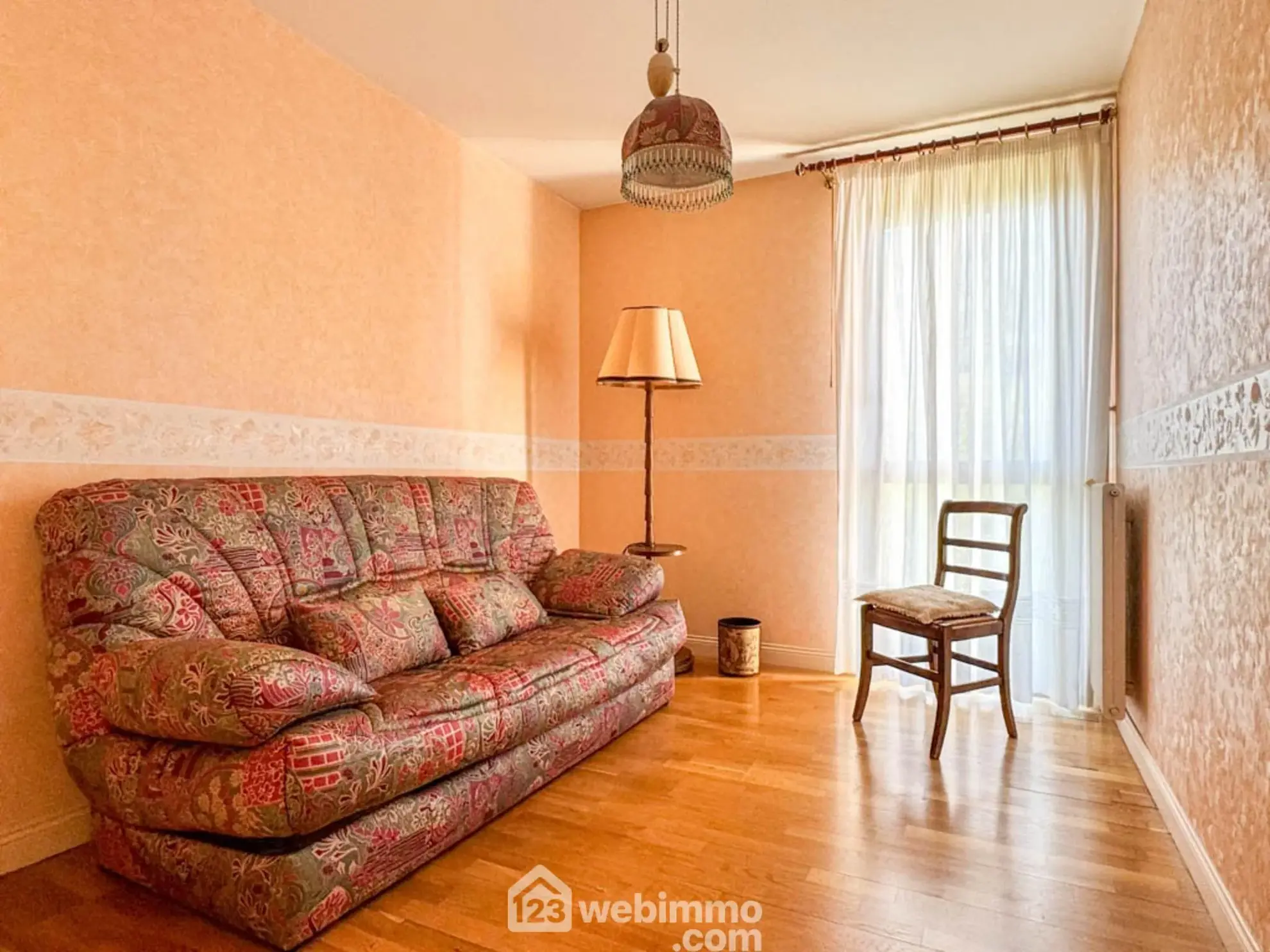 Appartement T5 de 109 m² à Cholet à vendre, à rafraîchir, avec parking 