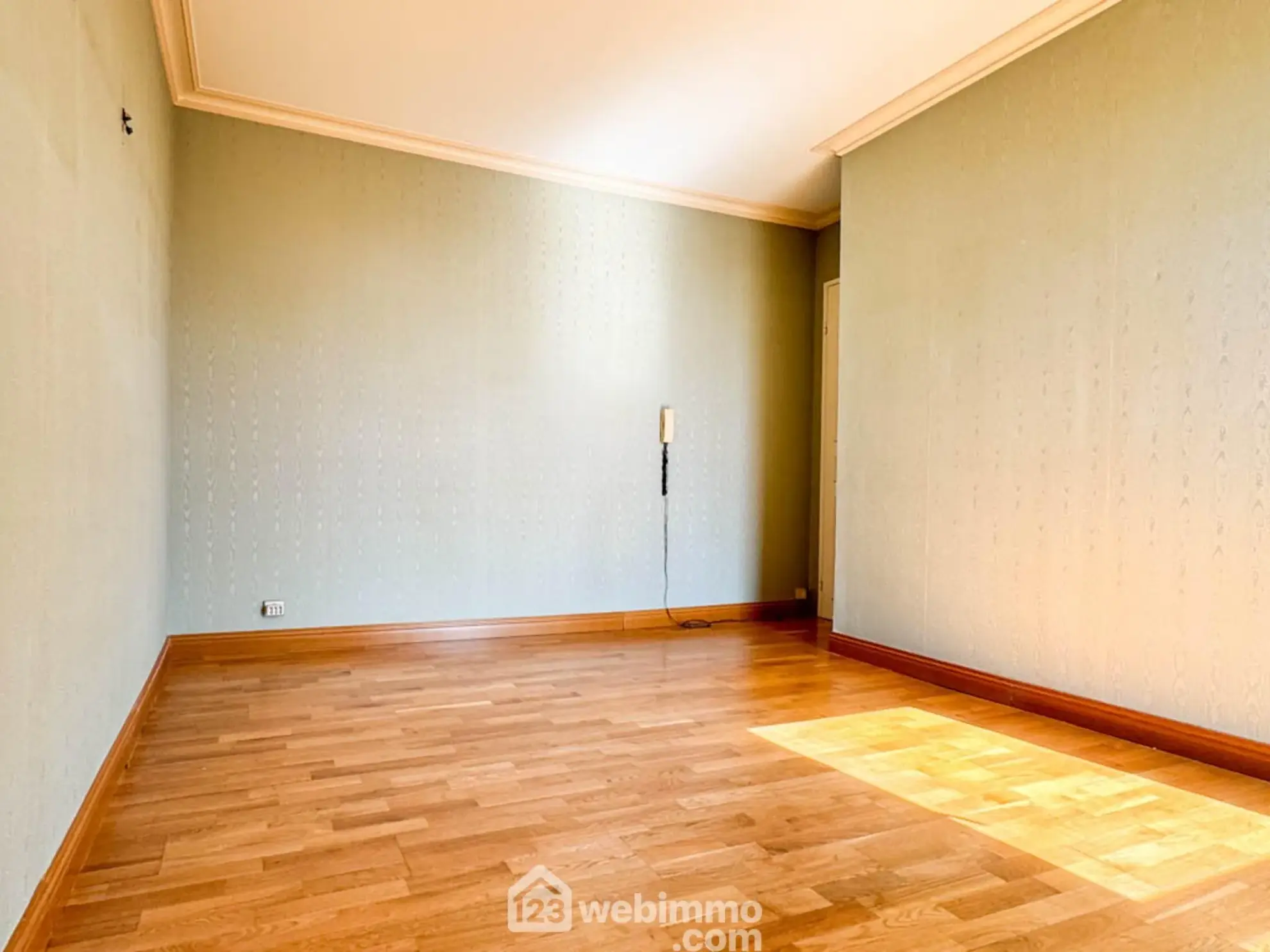 Appartement T5 de 109 m² à Cholet à vendre, à rafraîchir, avec parking 