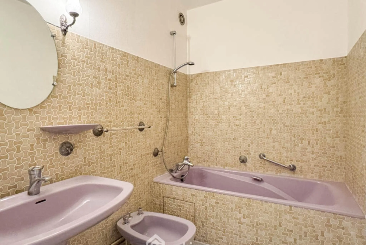 Appartement T5 de 109 m² à Cholet à vendre, à rafraîchir, avec parking 