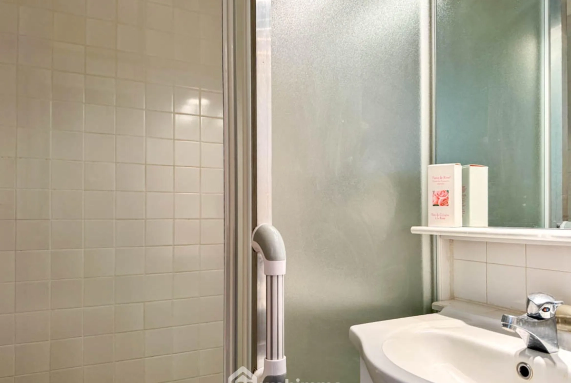 Appartement T5 de 109 m² à Cholet à vendre, à rafraîchir, avec parking 