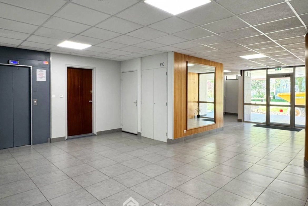 Appartement T5 de 109 m² à Cholet à vendre, à rafraîchir, avec parking 
