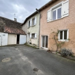 Maison de village à Vénès avec cour privative et garage, idéalement située