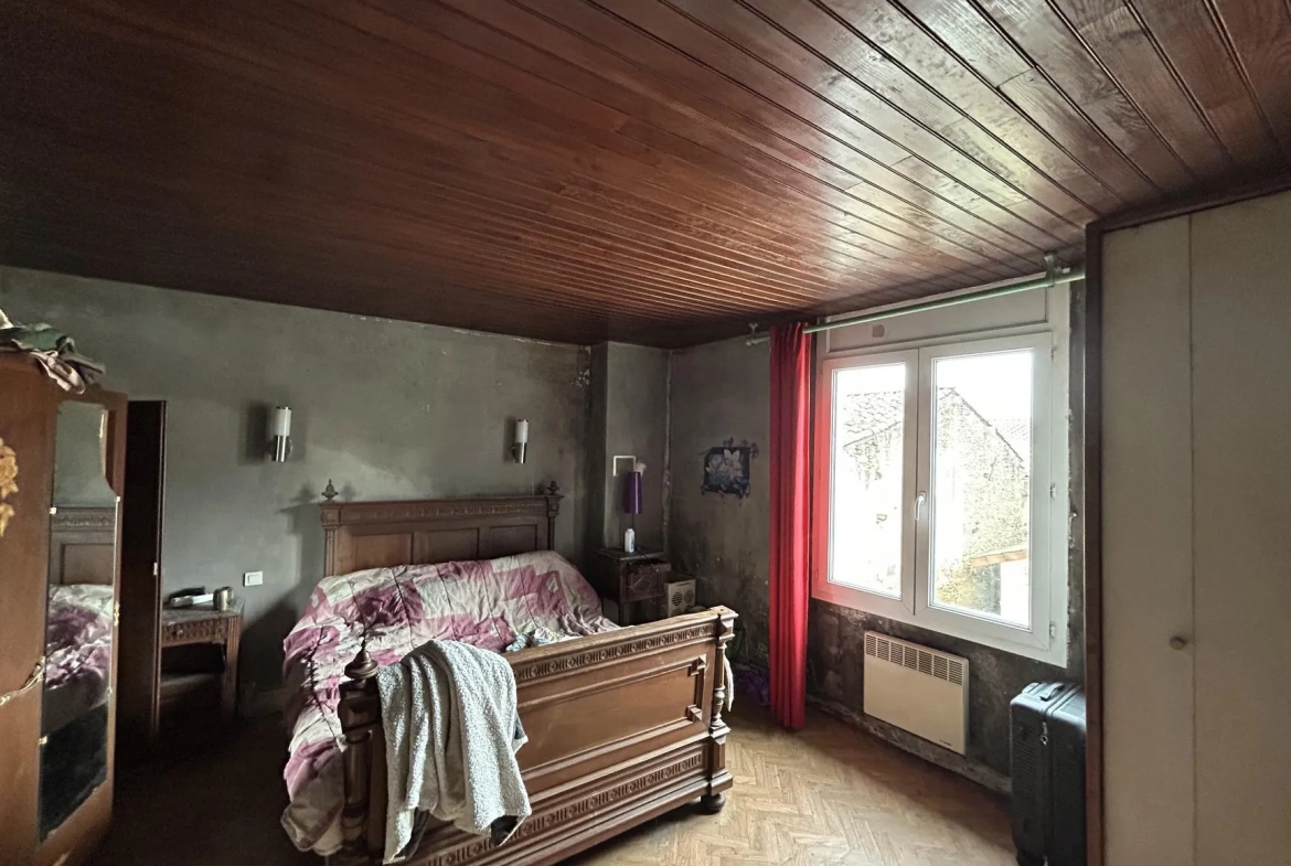 Maison de village à Vénès avec cour privative et garage, idéalement située 