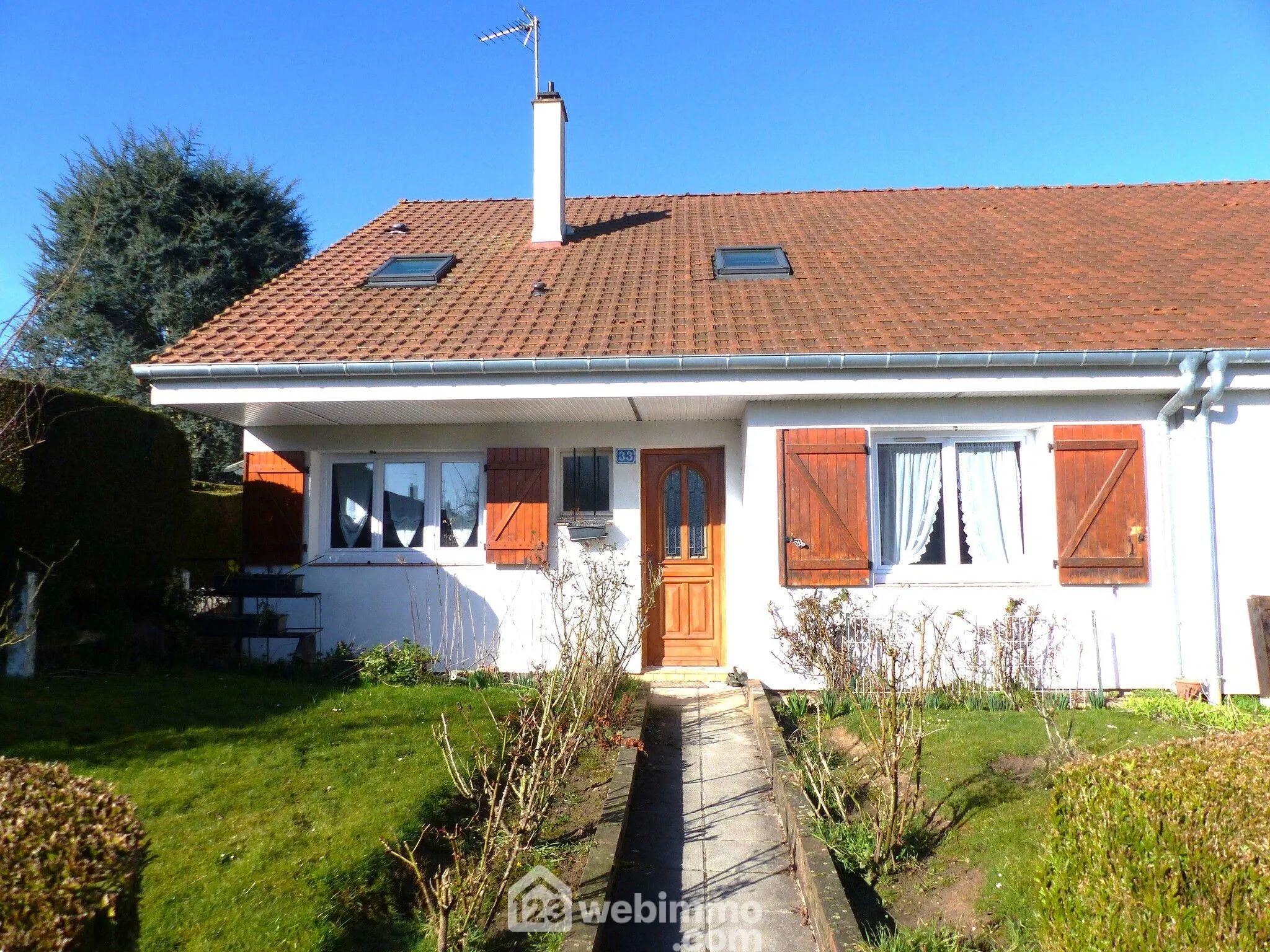Maison 94 m² à vendre à Isneauville avec jardin, garage et terrasse 