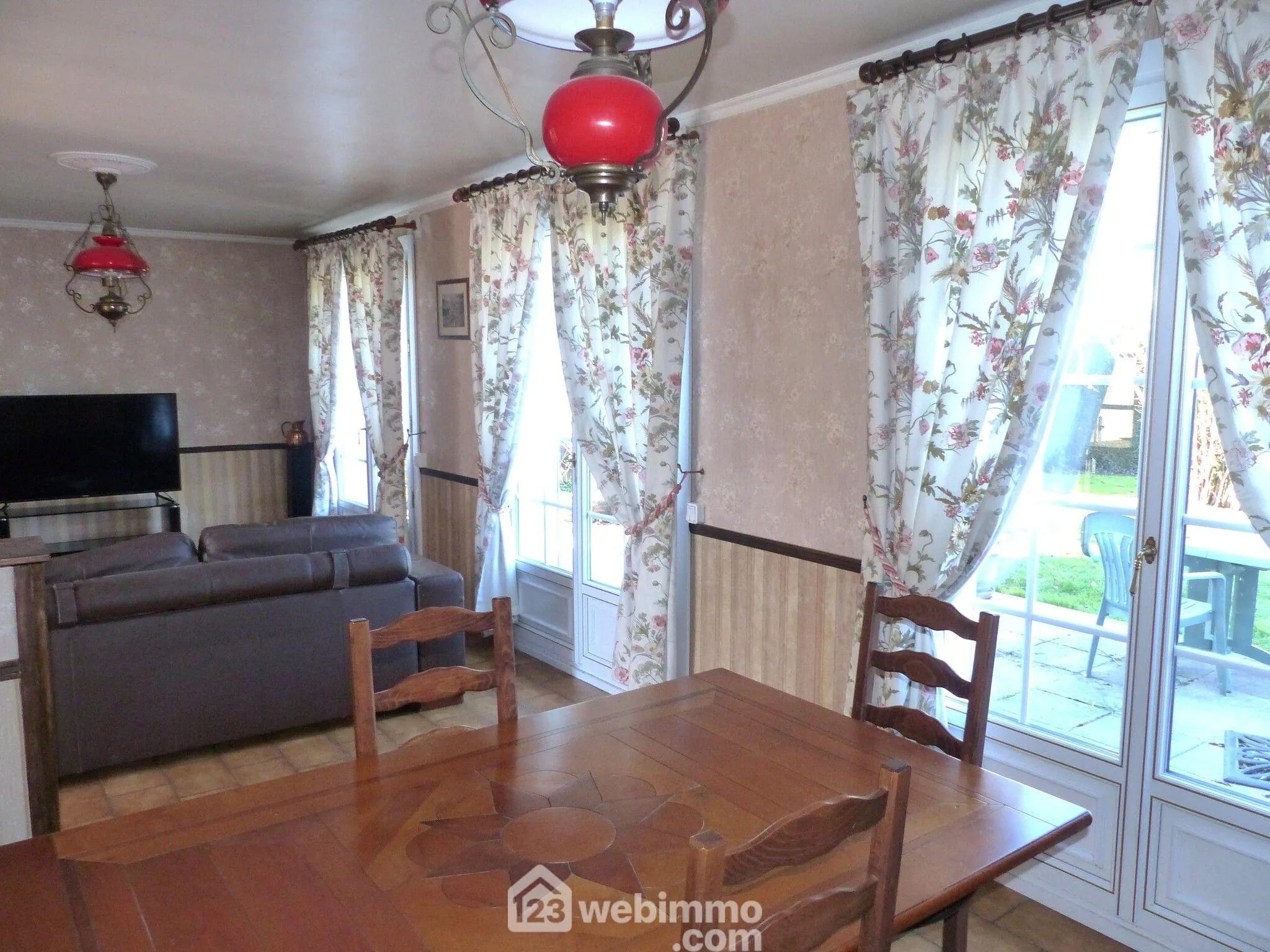 Maison 94 m² à vendre à Isneauville avec jardin, garage et terrasse 