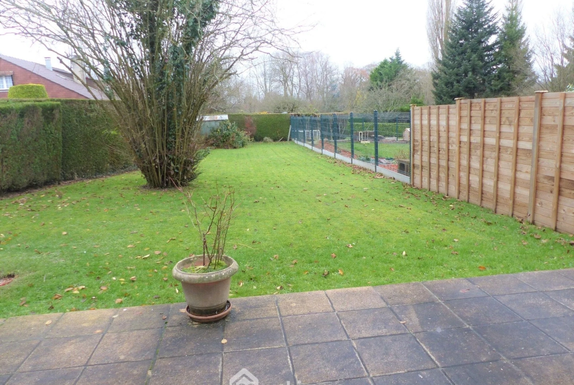 Maison 94 m² à vendre à Isneauville avec jardin, garage et terrasse 