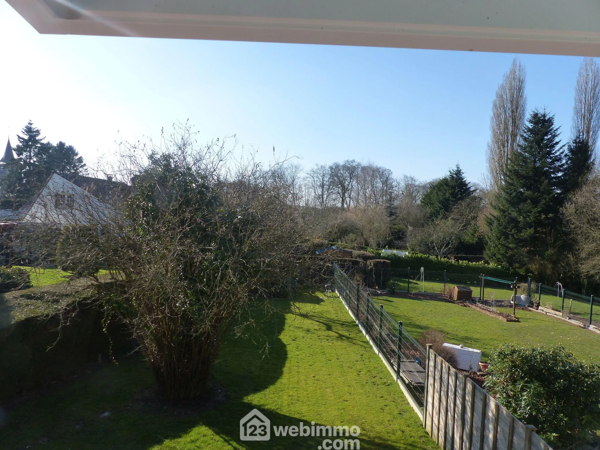Maison 94 m² à vendre à Isneauville avec jardin, garage et terrasse 