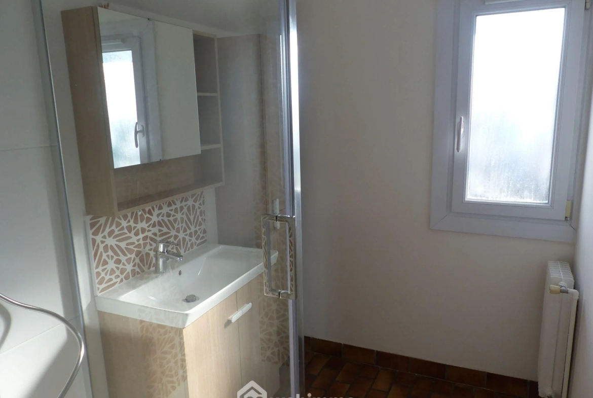 Maison 94 m² à vendre à Isneauville avec jardin, garage et terrasse 
