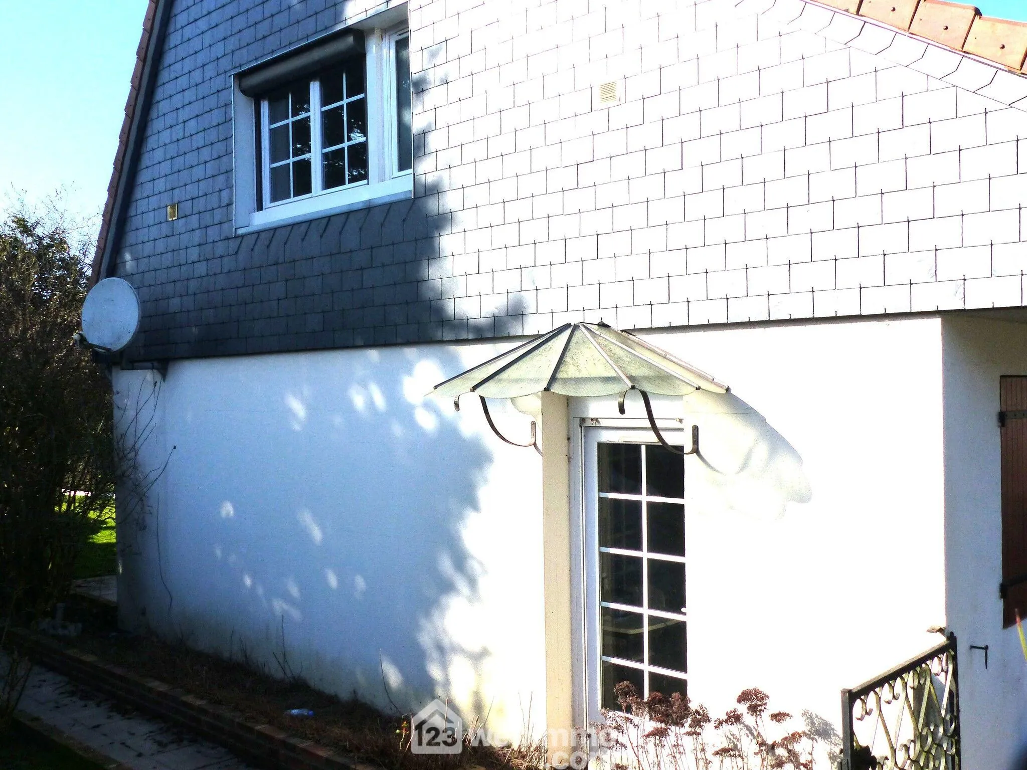 Maison 94 m² à vendre à Isneauville avec jardin, garage et terrasse 