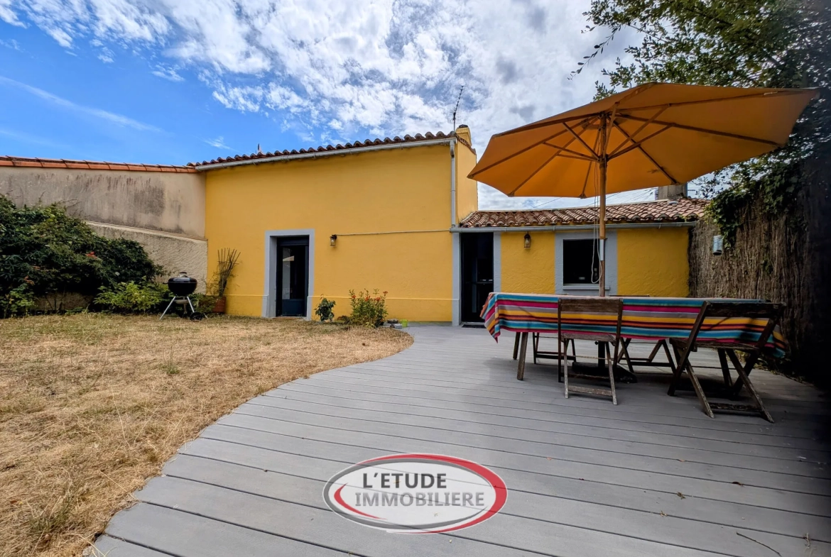 Charmante maison rénovée de 87 m² à Château-Thébaud avec garage et atelier 