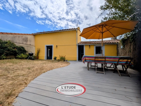 Charmante maison rénovée de 87 m² à Château-Thébaud avec garage et atelier
