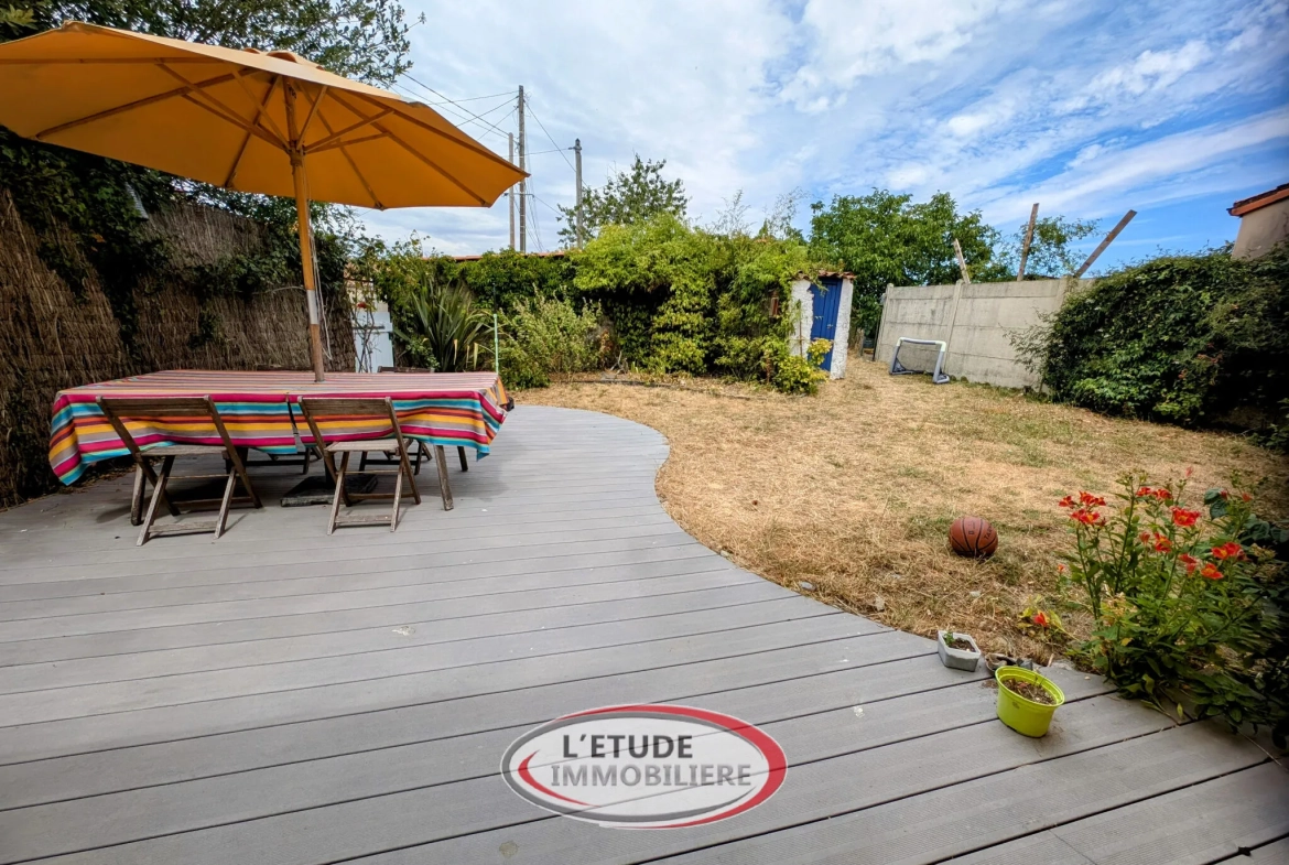Charmante maison rénovée de 87 m² à Château-Thébaud avec garage et atelier 
