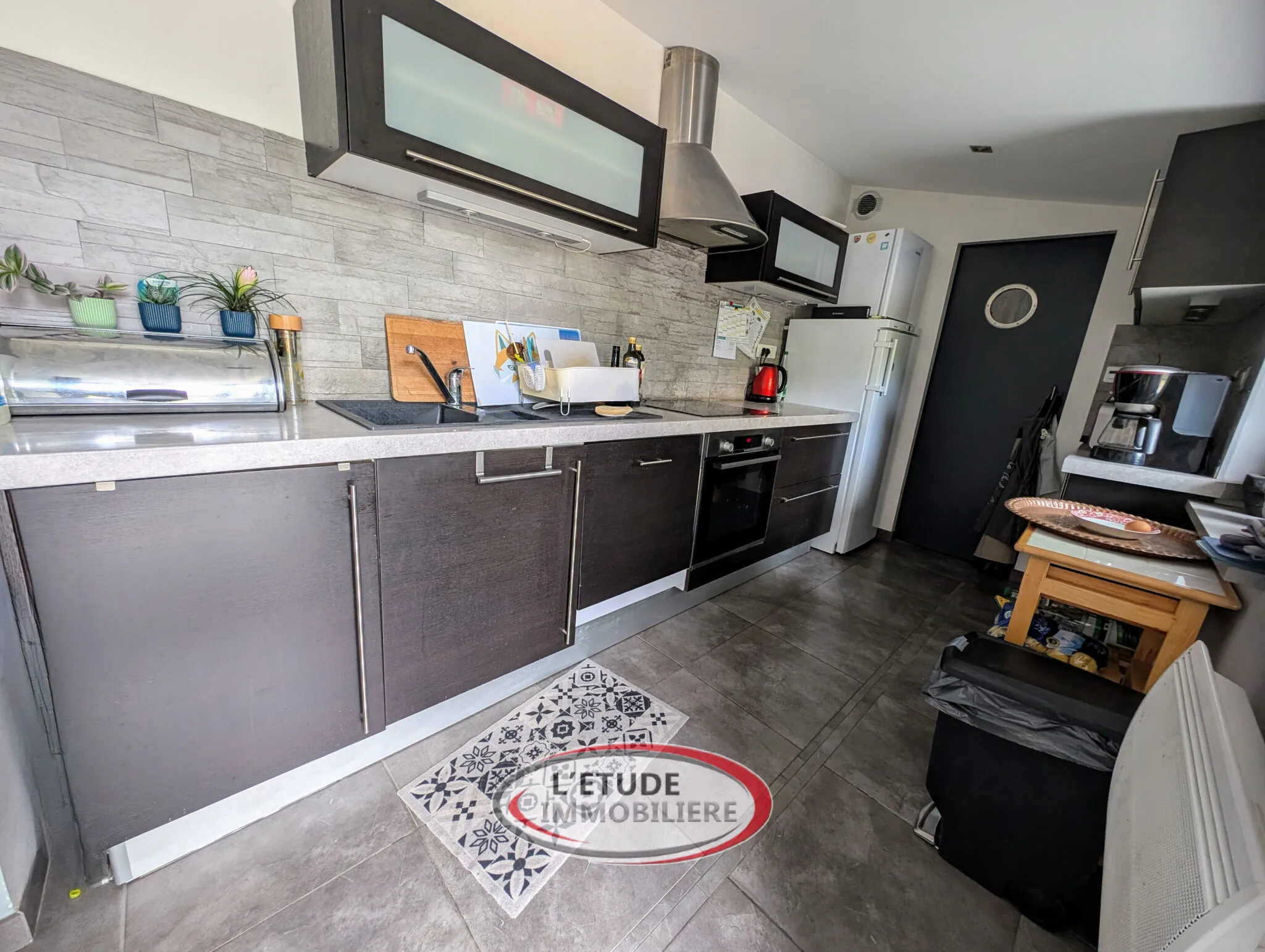 Charmante maison rénovée de 87 m² à Château-Thébaud avec garage et atelier 