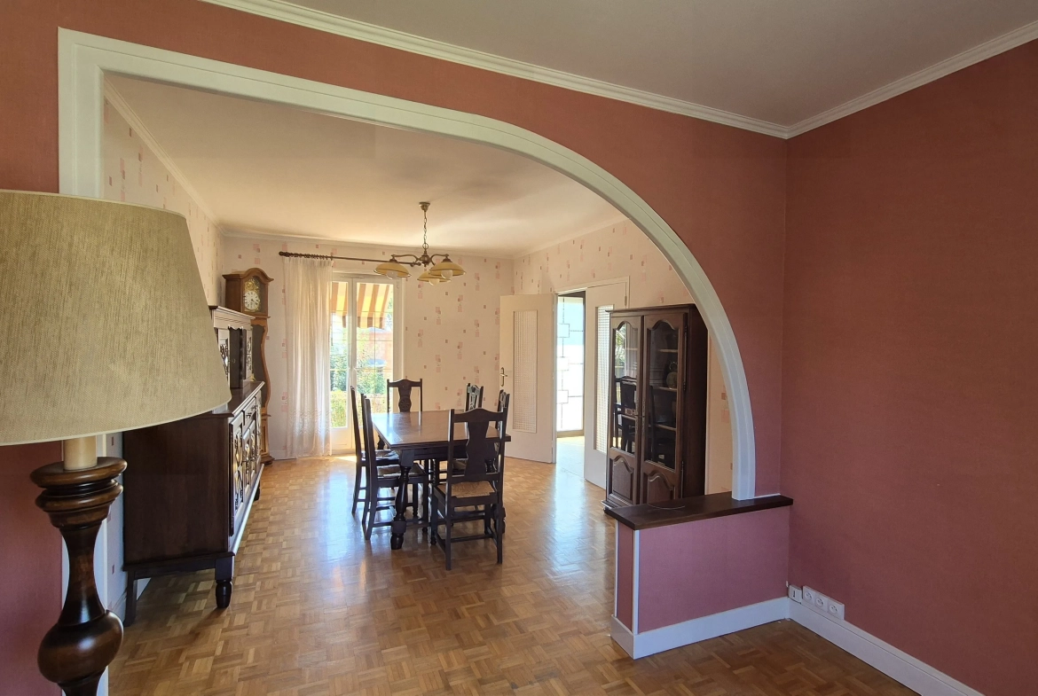Maison individuelle à vendre proche des commerces à Gueugnon 