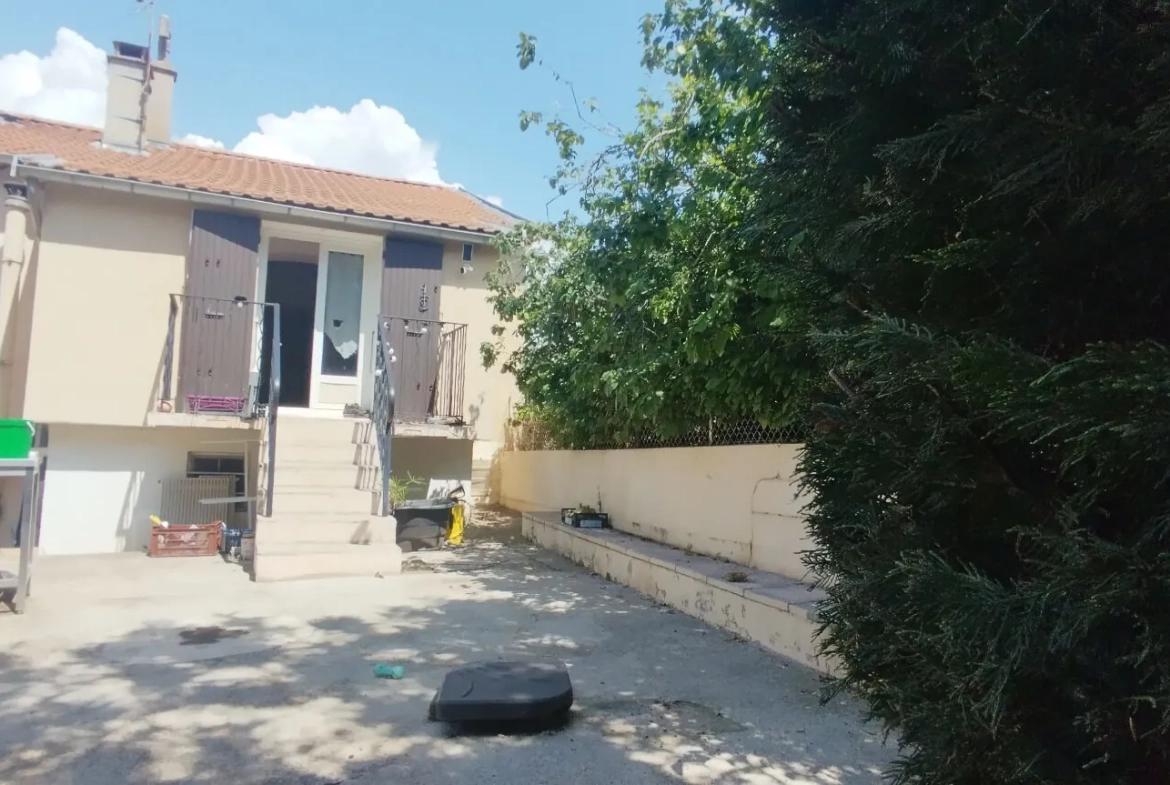 Bel appartement de 95 m² avec terrasse et jardin à Laragne Monteglin 