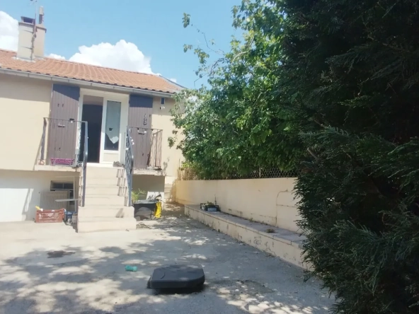 Bel appartement de 95 m² avec terrasse et jardin à Laragne Monteglin