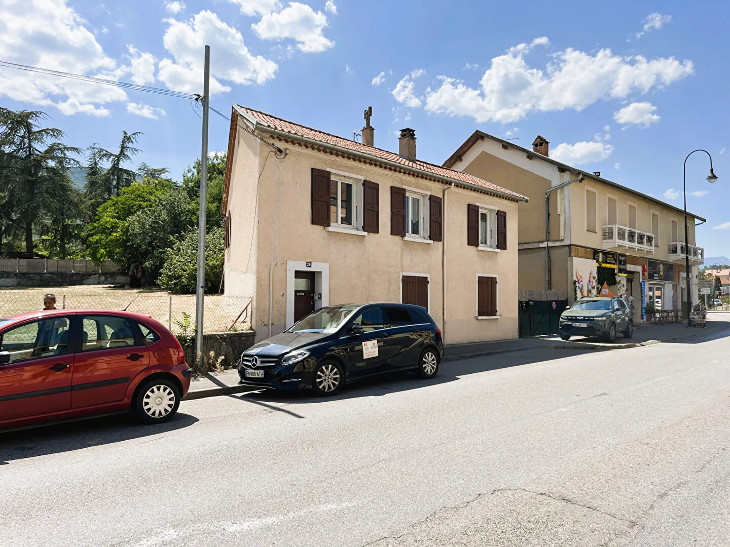 Bel appartement de 95 m² avec terrasse et jardin à Laragne Monteglin 