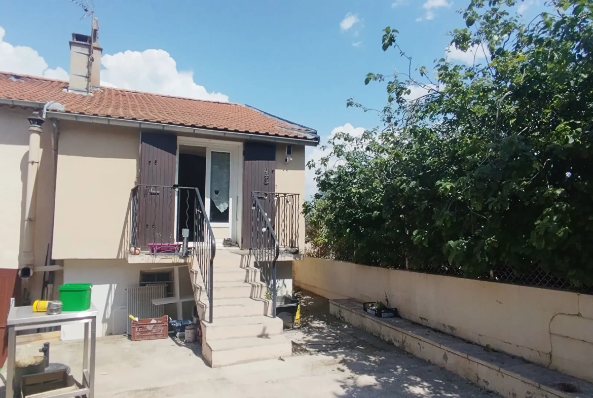 Bel appartement de 95 m² avec terrasse et jardin à Laragne Monteglin 