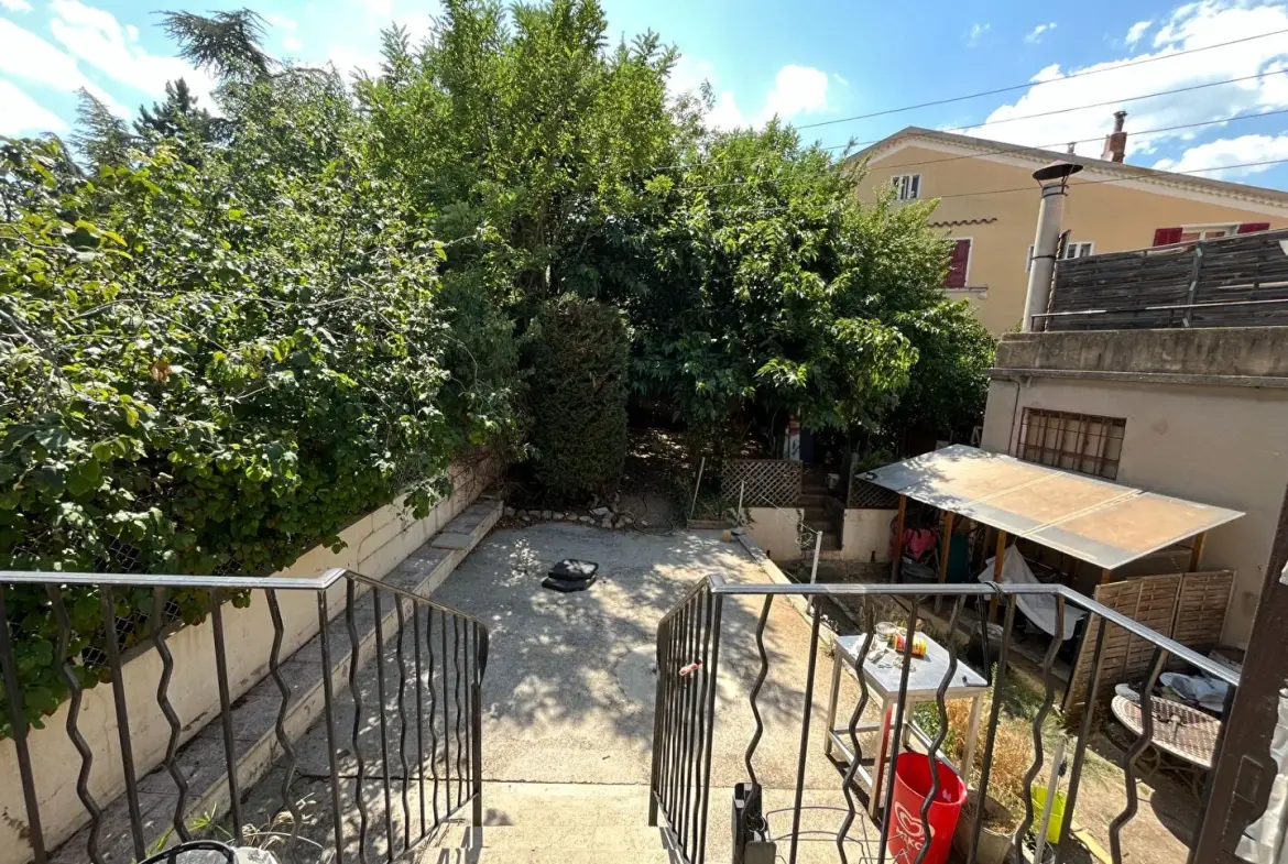 Bel appartement de 95 m² avec terrasse et jardin à Laragne Monteglin 