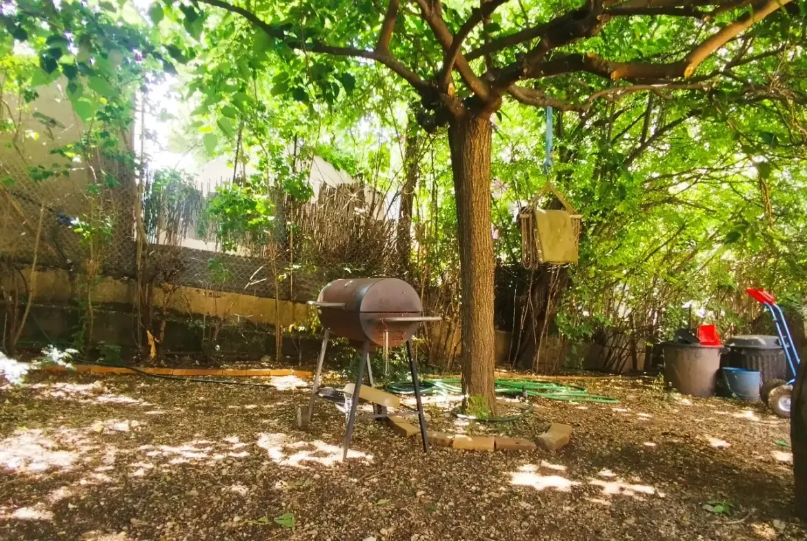 Bel appartement de 95 m² avec terrasse et jardin à Laragne Monteglin 