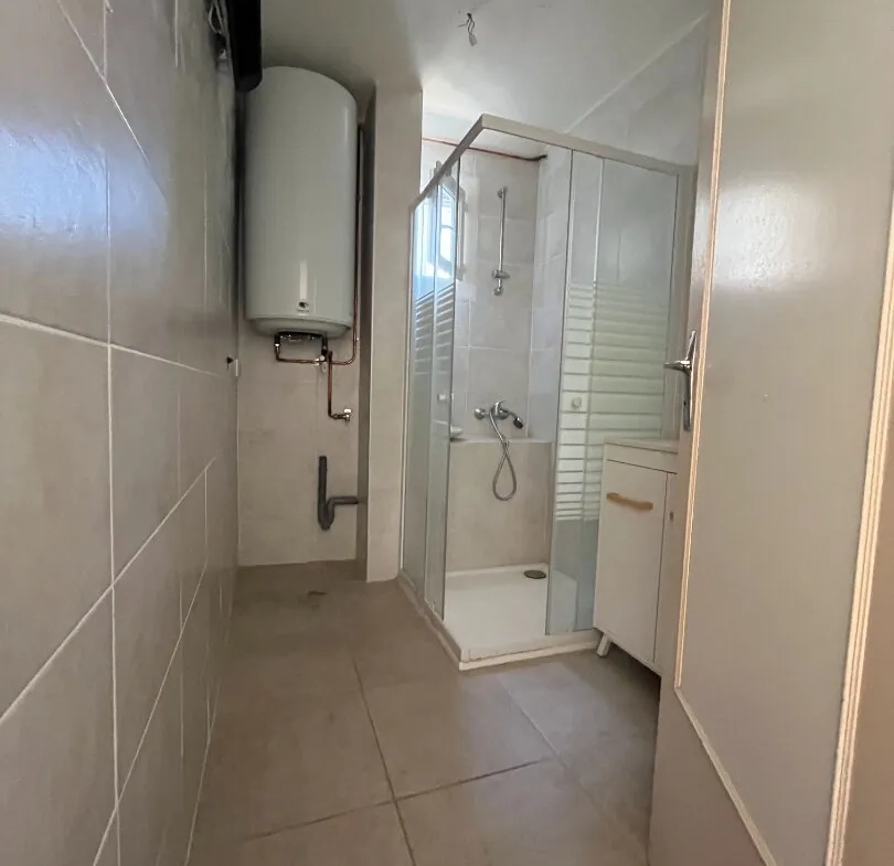 Bel appartement de 95 m² avec terrasse et jardin à Laragne Monteglin 
