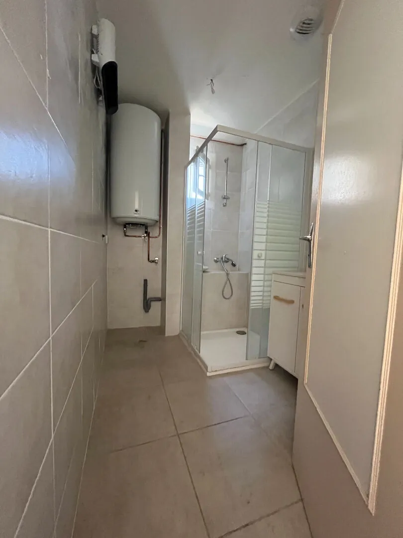 Bel appartement de 95 m² avec terrasse et jardin à Laragne Monteglin 