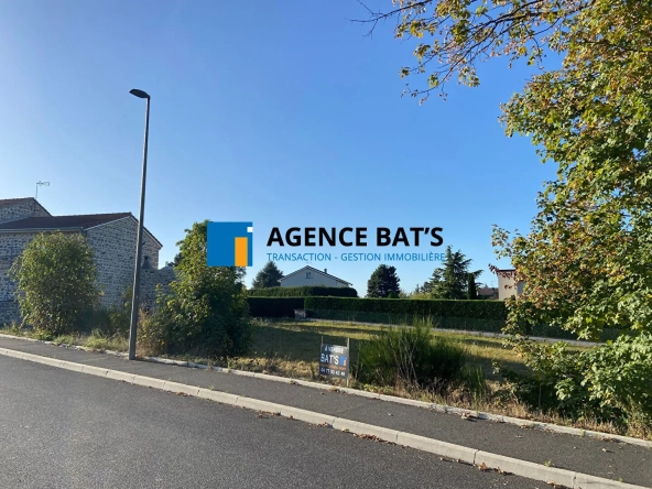 Terrain constructible de 2600m² à Sainte Sigolène, secteur des Beaux