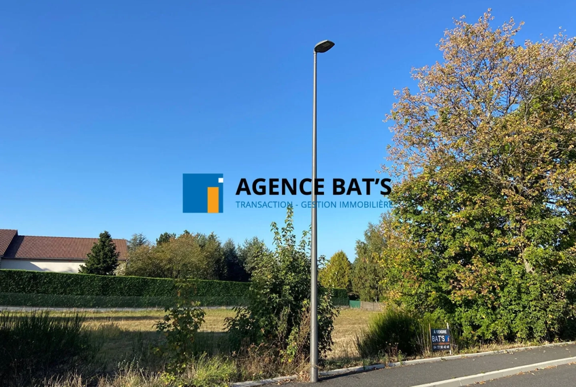Terrain constructible de 2600m² à Sainte Sigolène, secteur des Beaux 