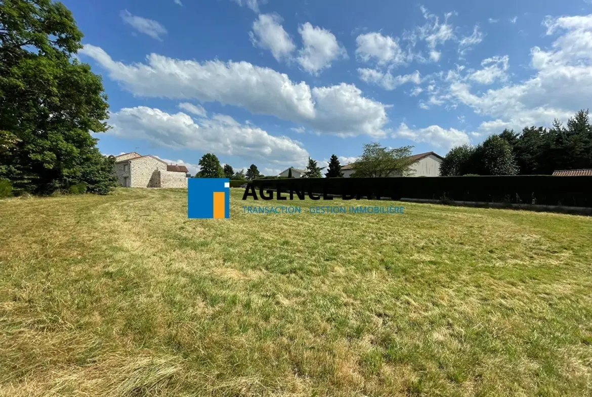 Terrain constructible de 2600m² à Sainte Sigolène, secteur des Beaux 
