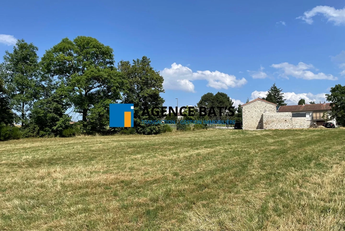 Terrain constructible de 2600m² à Sainte Sigolène, secteur des Beaux 