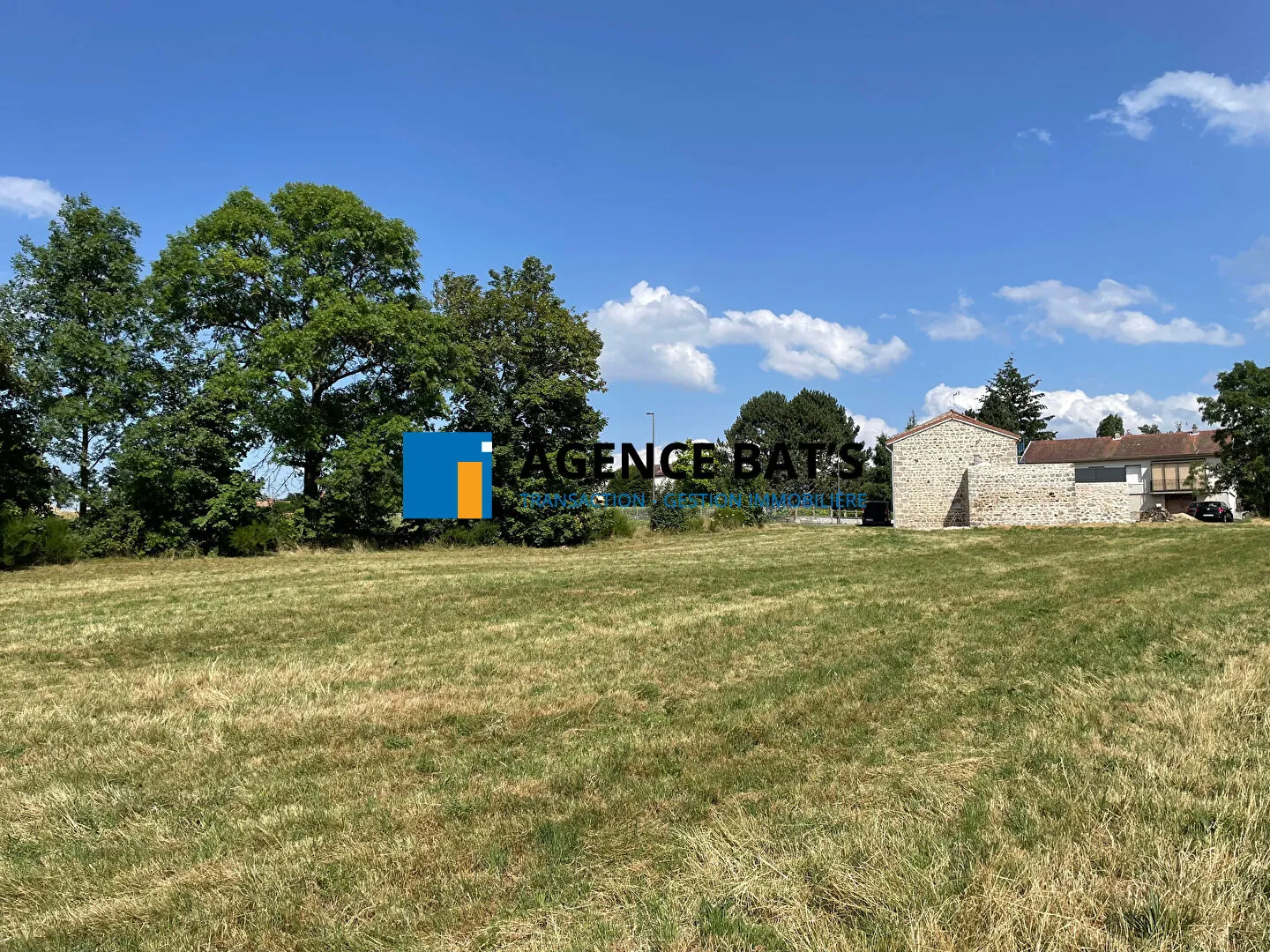 Terrain constructible de 2600m² à Sainte Sigolène, secteur des Beaux 